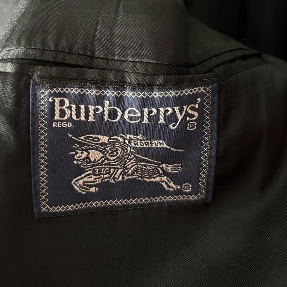 Vintage Burberrys Subtle Striped Dark Gray Sport Coat